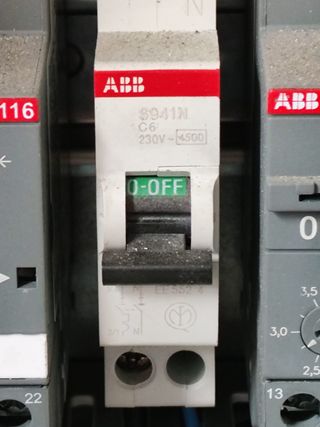 Material Eléctrico Industrial, varias cosas.