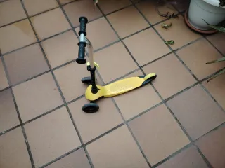 Monopatín 3 ruedas amarillo