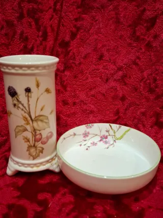 Lote inglés: jarrón y jabonera