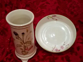 Lote inglés: jarrón y jabonera