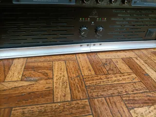 Amplificador Behringer KM1700 Negro