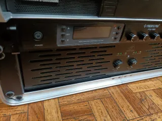 Amplificador Behringer KM1700 Negro