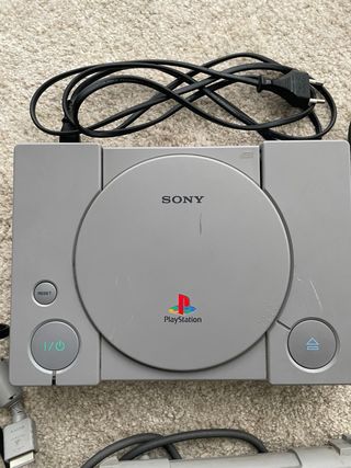 PlayStation 1 (PS1) con pistola Namco e due controller