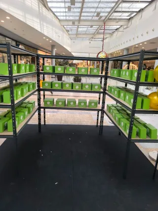 Estantería metálica negra