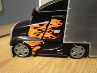 Camión porta coches sin coches