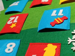 ÁRBOL DE NAVIDAD DE FIELTRO CON BOLSILLOS