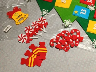 ÁRBOL DE NAVIDAD DE FIELTRO CON BOLSILLOS