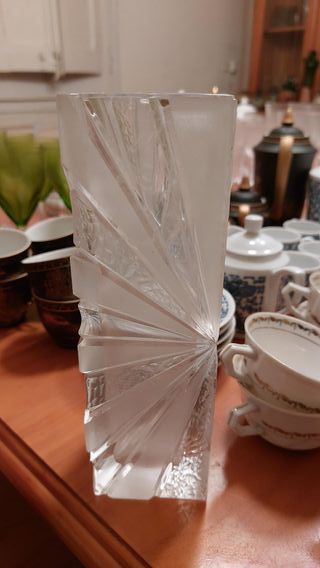 Jarrón de cristal tallado