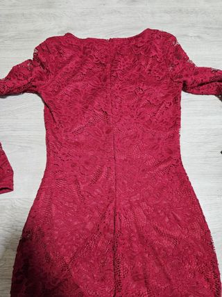 Vestido rojo encaje ajustado manga larga