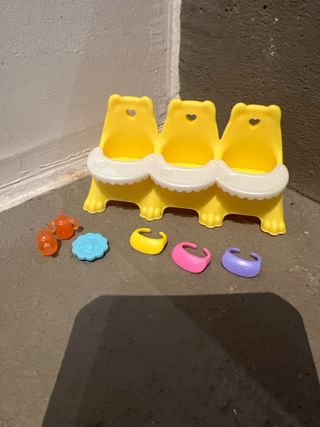 Muñeca con accesorios de conejo