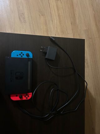 Consola Nintendo Switch Azul y Rojo juego a parte