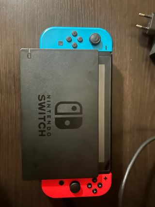 Consola Nintendo Switch Azul y Rojo juego a parte