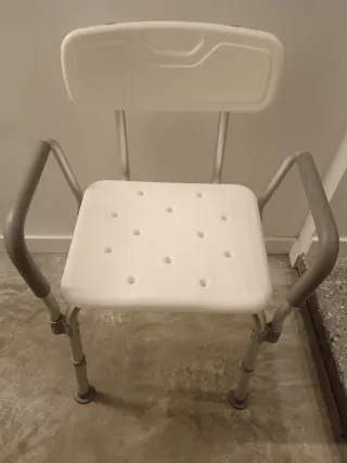 Andador con asiento y taburete ducha