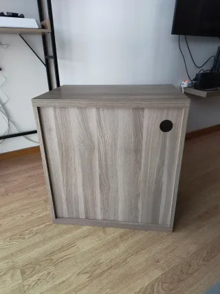 Cajonera en acabado madera y amarillo