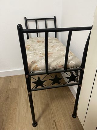 Banco de hierro forjado con estrellas
