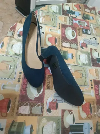 Zapatos elegantes de ante azul