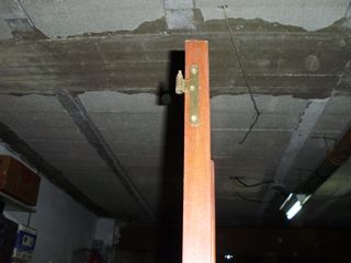 Puerta de madera con cristales