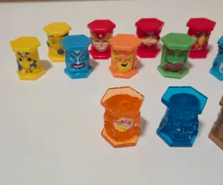 Lote 18 figuras totems Abatons