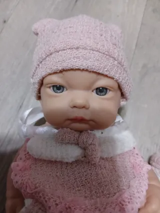 Muñeco bebé con conjunto rosa y bolso