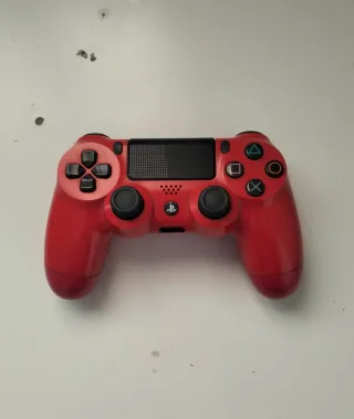 Playstation Slim Negra Sony, un mando y cascos.