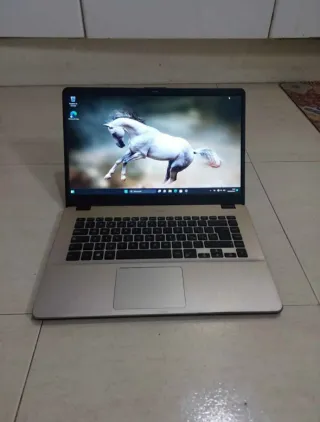 Portatile ASUS VIVOBOOK Argento e Nero