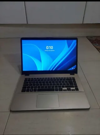 Portatile ASUS VIVOBOOK Argento e Nero