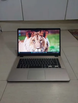 Portatile ASUS VIVOBOOK Argento e Nero