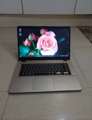 Portatile ASUS VIVOBOOK Argento e Nero