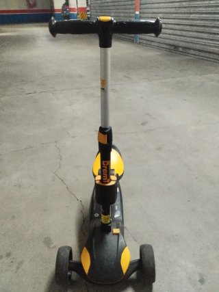 Patinete 3 Ruedas con Asiento y Luces LED