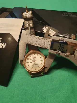 Reloj Mark Maddox 38mm Chapado Oro WTR 5ATM