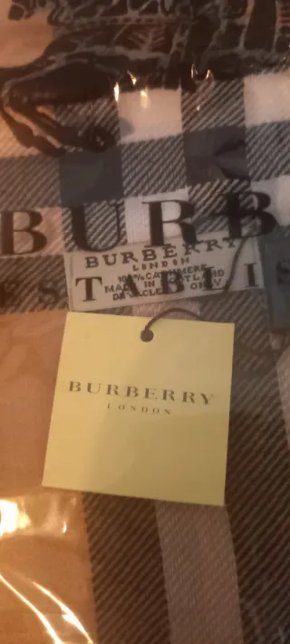Bufanda / chal Burberry Auténtica Sin Abrir