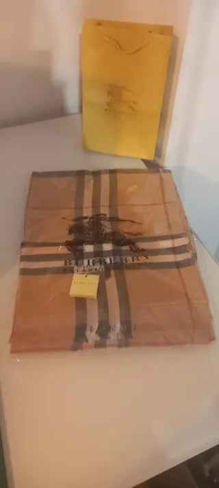 Bufanda / chal Burberry Auténtica Sin Abrir