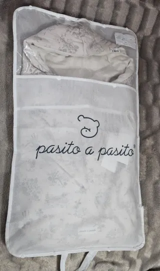 Saco Pasito a Pasito con capucha