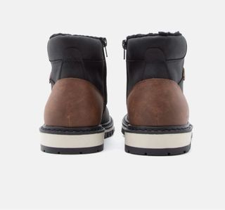 Botines negros y marrones con cordones