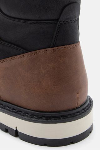 Botines negros y marrones con cordones