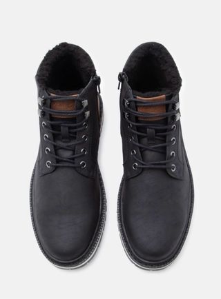 Botines negros y marrones con cordones