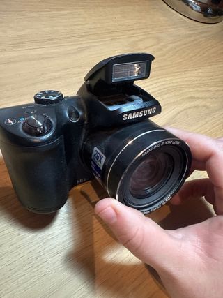 Cámara Samsung WB100 Negra