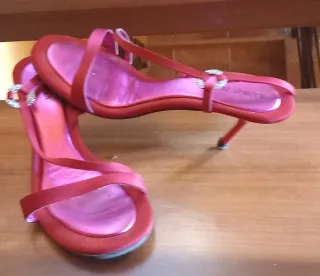 Sandalias de tacón. Ramón Tenza.