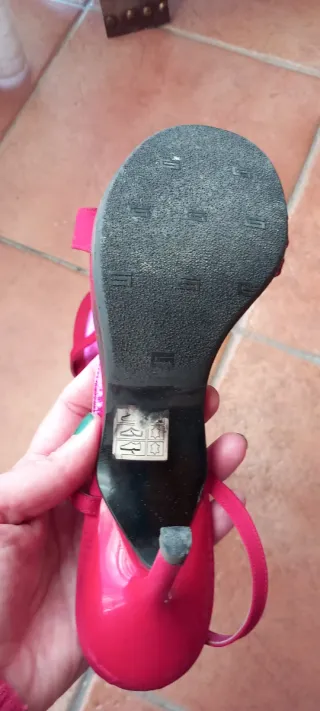 Sandalias de tacón. Ramón Tenza.