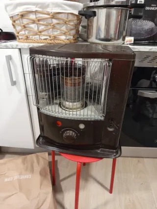 Estufa de parafina marrón