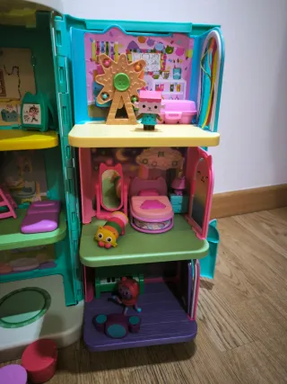 Casa de muñecas Gaby y gato