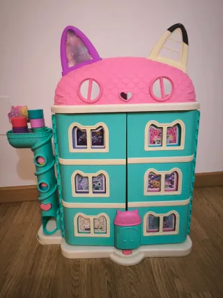 Casa de muñecas Gaby y gato