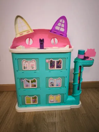 Casa de muñecas Gaby y gato