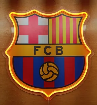 Escudos fútbol metacrilato, vinilo y LED