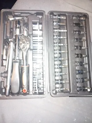 Juego de llaves y vasos