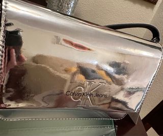 Bolso fiesta Calvin Klein plateado