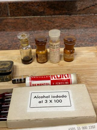 15 ENVASES ANTIGUOS DE MEDICAMENTOS