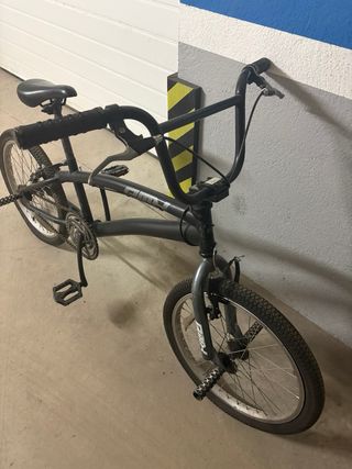Bicicleta BMX Negra