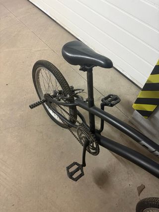 Bicicleta BMX Negra