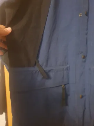 Chaqueta The North Face azul y negra